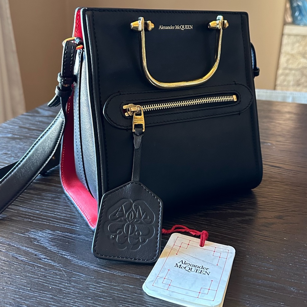 *SOLD* ALEXANDER MCQUEEN The Short Story Leather Shoulder bag in black red